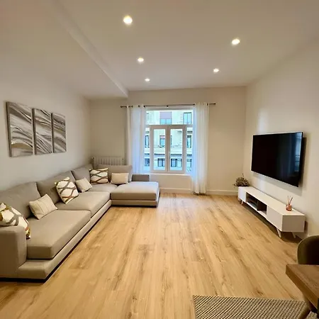 Colon -zurriola Beach San Sebastián